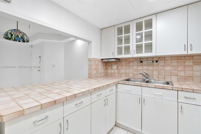 8050 NW 8th Street 1110, Miami, FL 33126