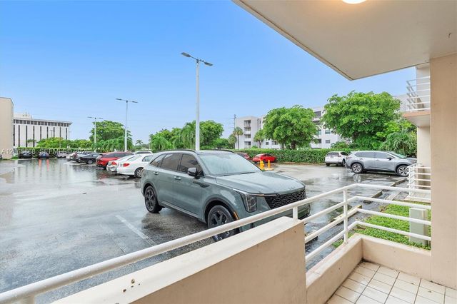 8050 NW 8th Street 1110, Miami, FL 33126