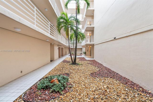 8050 NW 8th Street 1110, Miami, FL 33126
