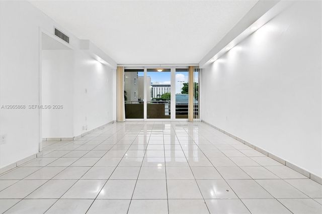 8050 NW 8th Street 1110, Miami, FL 33126