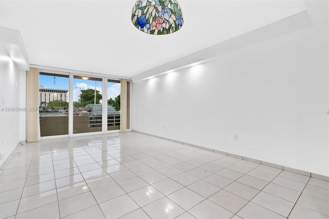 8050 NW 8th Street 1110, Miami, FL 33126
