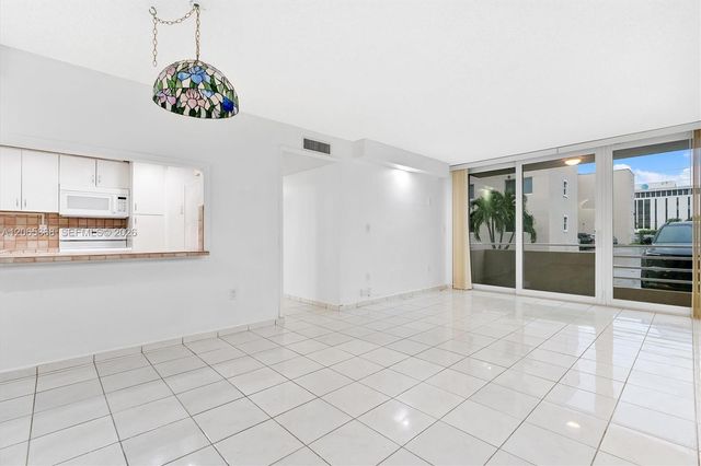 8050 NW 8th Street 1110, Miami, FL 33126
