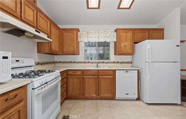 1300 W Menlo 198, Hemet, CA 92543