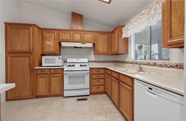 1300 W Menlo 198, Hemet, CA 92543