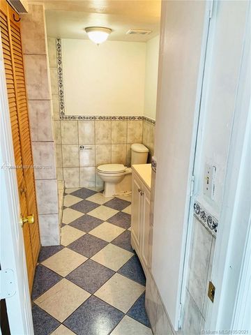 1325 W 68th St 514, Hialeah, FL 33014