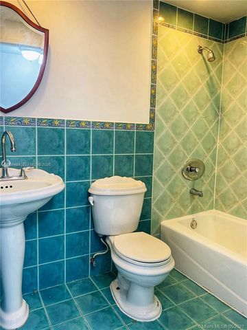 1325 W 68th St 514, Hialeah, FL 33014