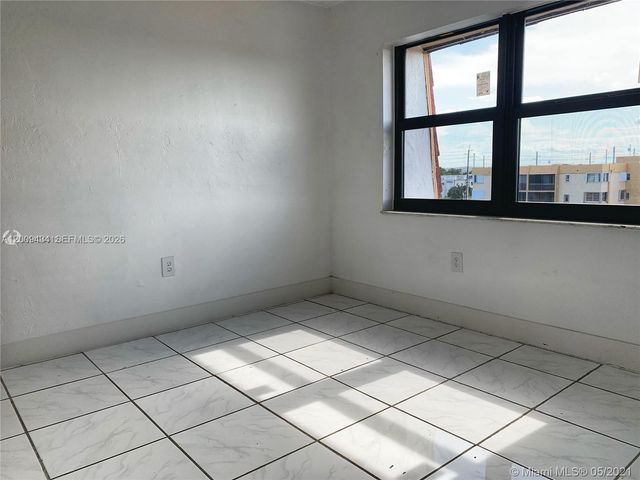1325 W 68th St 514, Hialeah, FL 33014