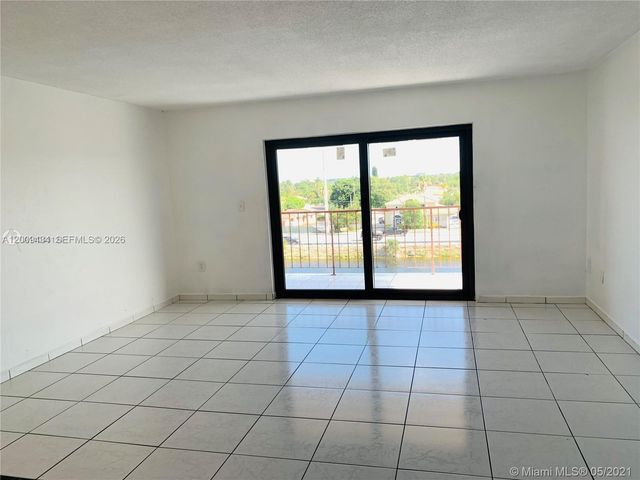 1325 W 68th St 514, Hialeah, FL 33014