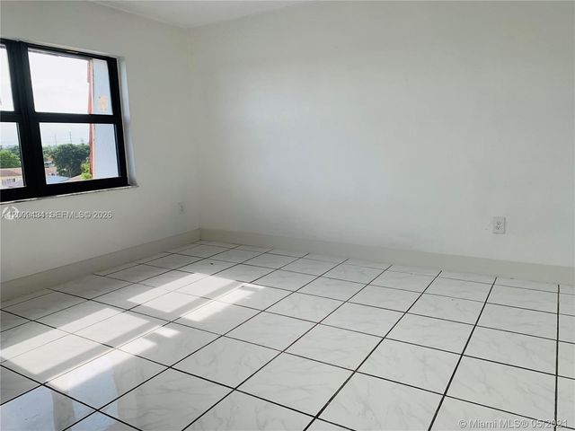 1325 W 68th St 514, Hialeah, FL 33014