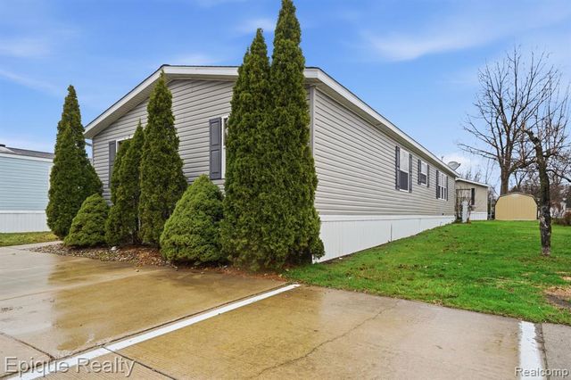 310 Greenwood, Wixom, MI 48393