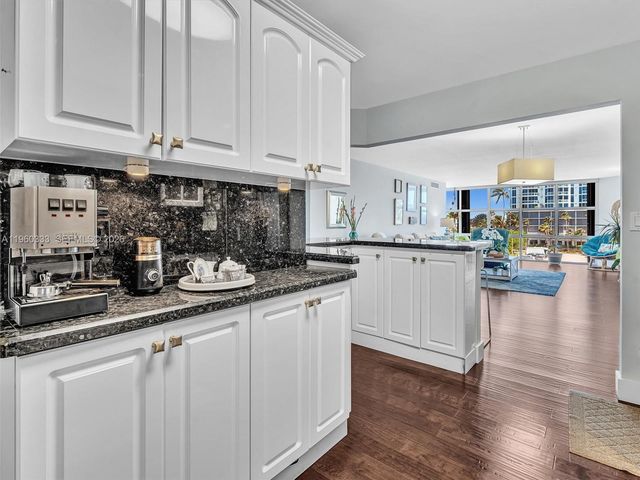 6423 Collins Ave 409, Miami Beach, FL 33141