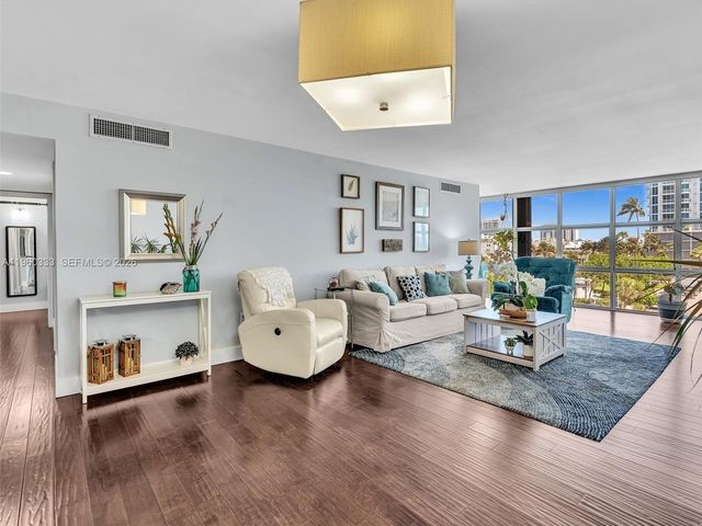 6423 Collins Ave 409, Miami Beach, FL 33141