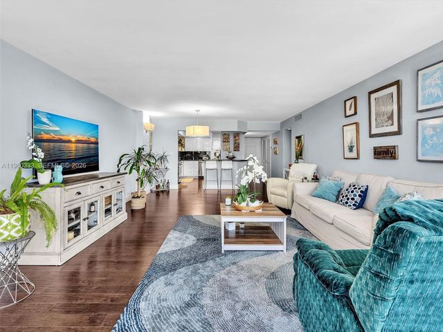 6423 Collins Ave 409, Miami Beach, FL 33141