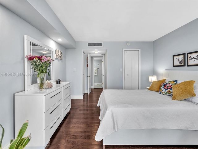 6423 Collins Ave 409, Miami Beach, FL 33141