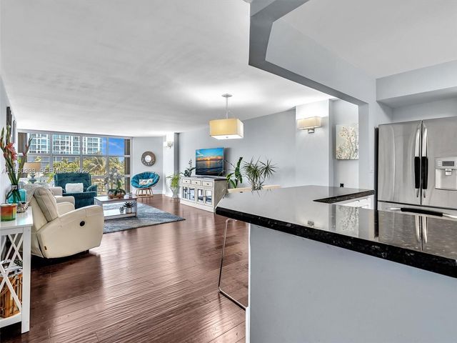 6423 Collins Ave 409, Miami Beach, FL 33141