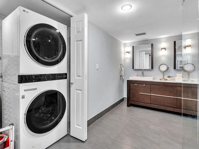 6423 Collins Ave 409, Miami Beach, FL 33141