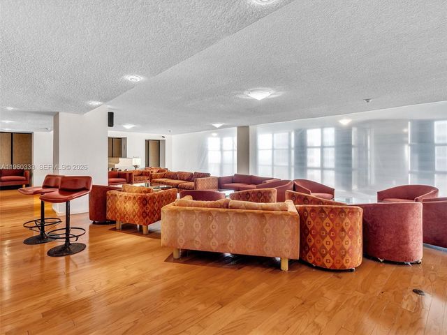 6423 Collins Ave 409, Miami Beach, FL 33141