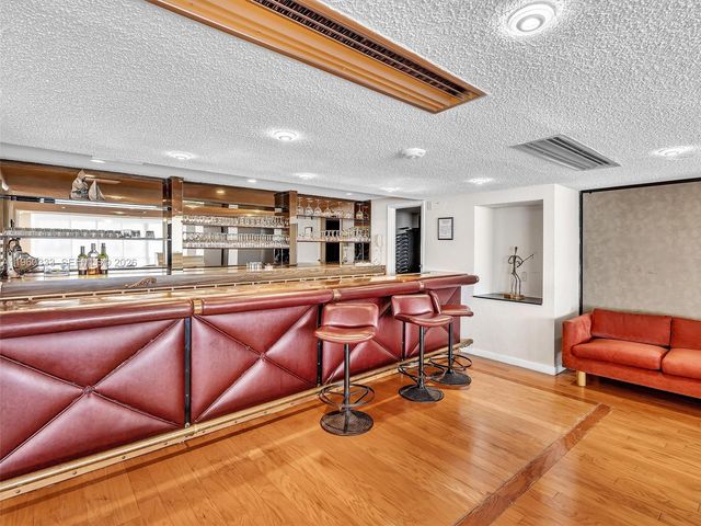 6423 Collins Ave 409, Miami Beach, FL 33141