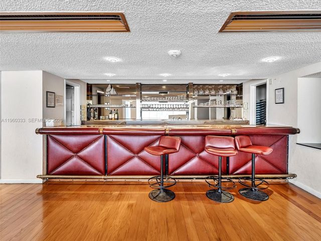 6423 Collins Ave 409, Miami Beach, FL 33141