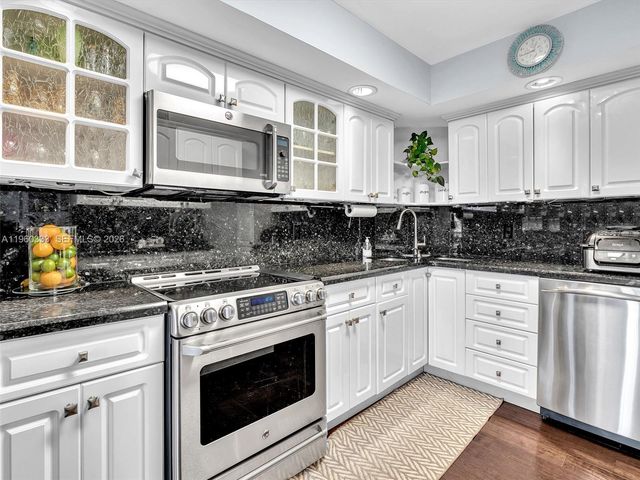 6423 Collins Ave 409, Miami Beach, FL 33141