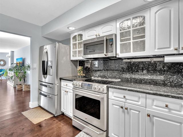 6423 Collins Ave 409, Miami Beach, FL 33141