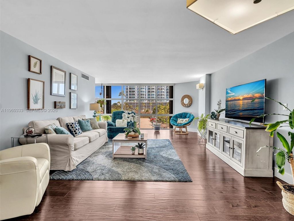 6423 Collins Ave 409, Miami Beach, FL 33141