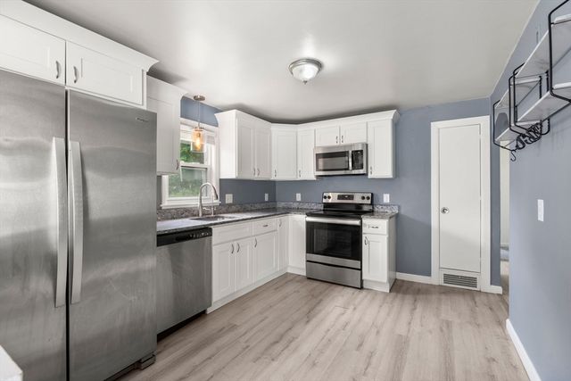 40 Calumet Ave, Worcester, MA 01606