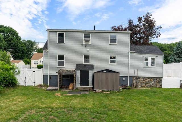 40 Calumet Ave, Worcester, MA 01606