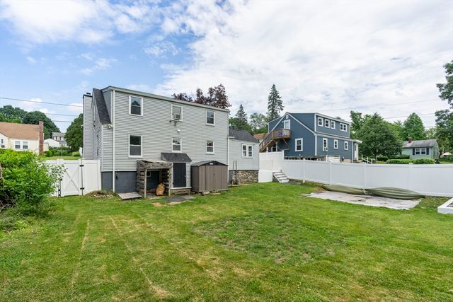 40 Calumet Ave, Worcester, MA 01606
