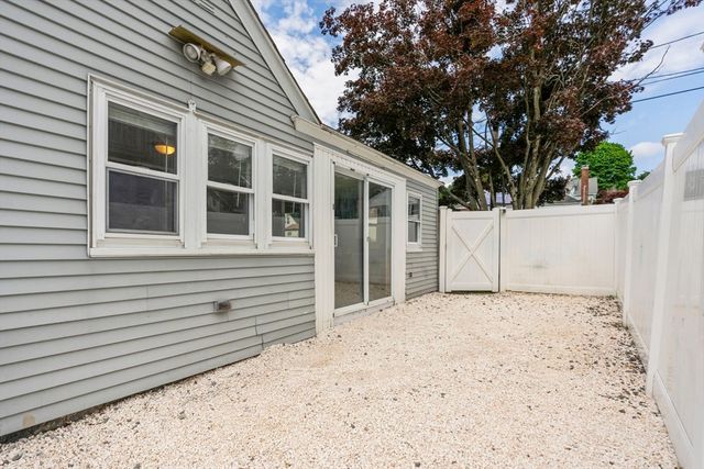 40 Calumet Ave, Worcester, MA 01606