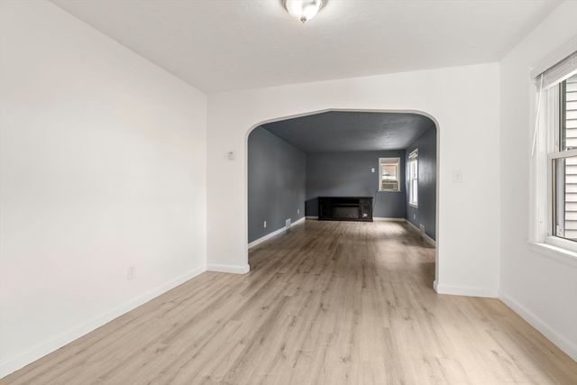 40 Calumet Ave, Worcester, MA 01606