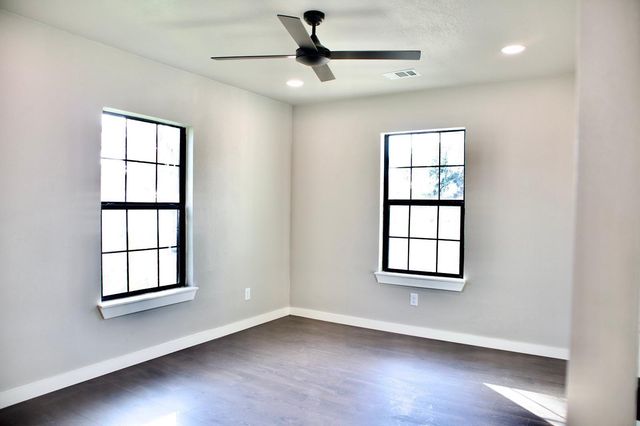 428 Van Molan Street, Houston, TX 77022