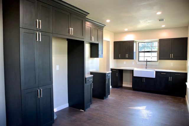 428 Van Molan Street, Houston, TX 77022