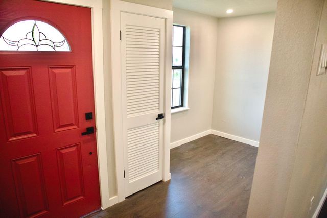 428 Van Molan Street, Houston, TX 77022