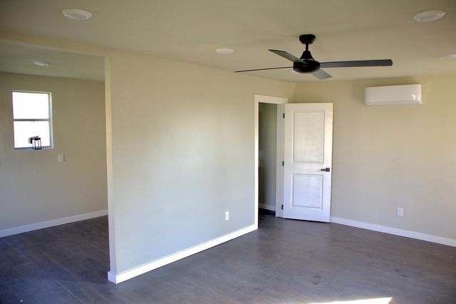 428 Van Molan Street, Houston, TX 77022