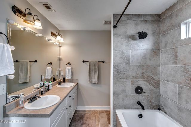1076 Spanish Oak Drive, Pearl, MS 39208