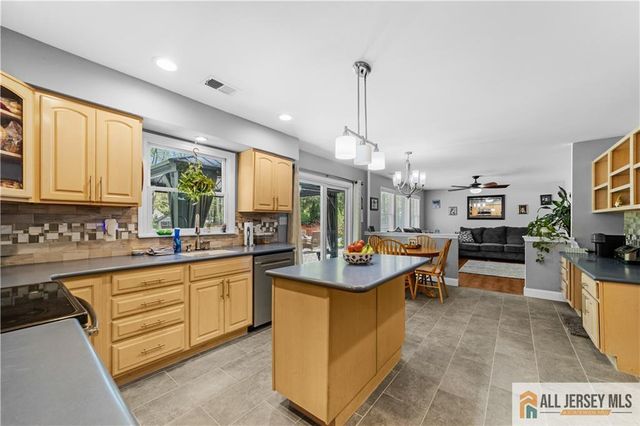 7 Michelle Street, Monroe, NJ 08831