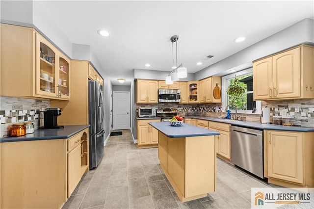 7 Michelle Street, Monroe, NJ 08831