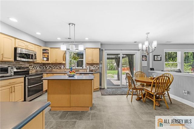 7 Michelle Street, Monroe, NJ 08831