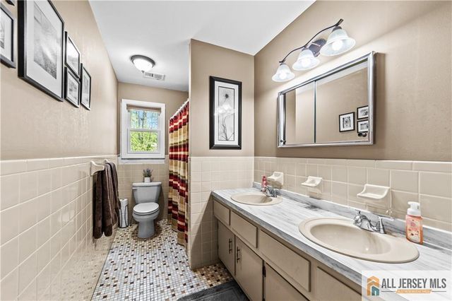 7 Michelle Street, Monroe, NJ 08831