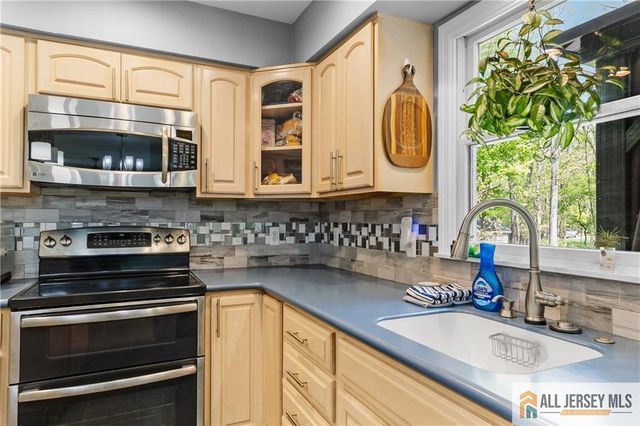 7 Michelle Street, Monroe, NJ 08831