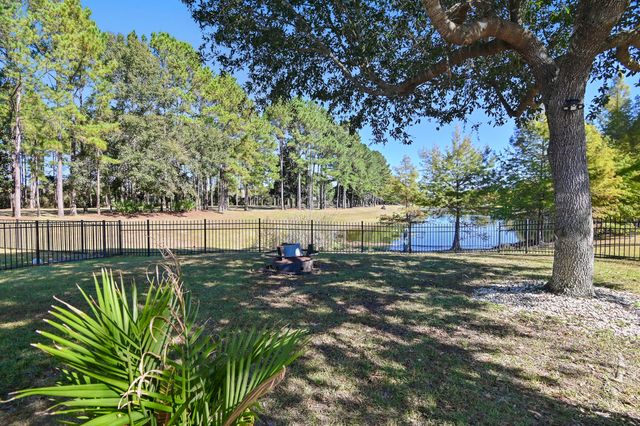 63 Camellia Court, Freeport, FL 32439