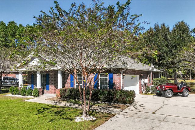 63 Camellia Court, Freeport, FL 32439