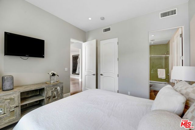 841 N CRESCENT HEIGHTS Boulevard, Los Angeles, CA 90046