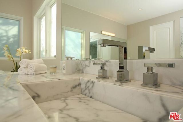 841 N CRESCENT HEIGHTS Boulevard, Los Angeles, CA 90046