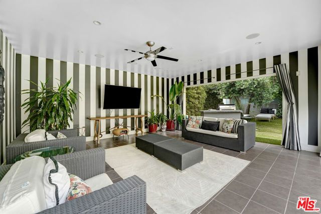 841 N CRESCENT HEIGHTS Boulevard, Los Angeles, CA 90046