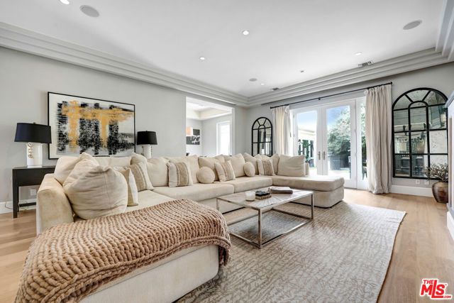 841 N CRESCENT HEIGHTS Boulevard, Los Angeles, CA 90046