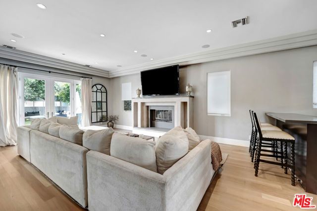 841 N CRESCENT HEIGHTS Boulevard, Los Angeles, CA 90046