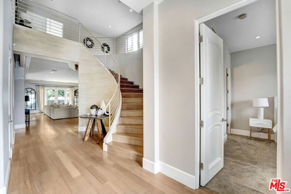 841 N CRESCENT HEIGHTS Boulevard, Los Angeles, CA 90046