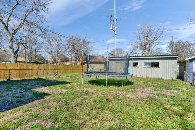 1115 W Bond Street, Denison, TX 75020